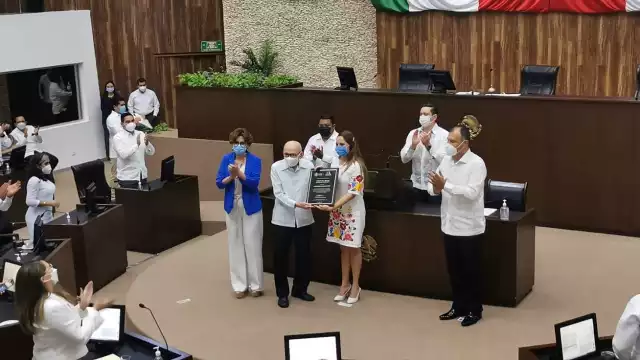 El Dr. Luis David Arjona Canto fue Jefe del Servicio de Cardiología del Centro Anticanceroso de la Asociación Mexicana de la Cruz Roja delegación Yucatán