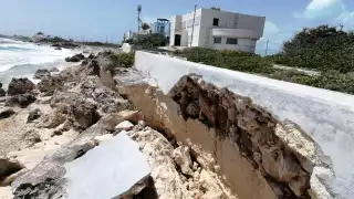 Vecinos piden al Ayuntamiento de Isla Mujeres la reparación del Malecón de Punta Sur