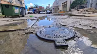Fugas de agua potable y aguas negras afectan calles de la Región 107 de Cancún