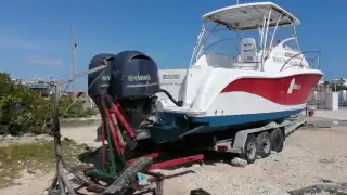 Trabajadores tuvieron la oportunidad de manejar la ambulancia y en comparación con naves pesqueras, cumple con lo básica
