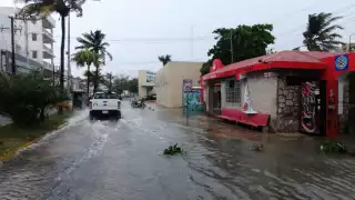 La lluvia cesó a las 14:00 horas dejando varios encharcamientos