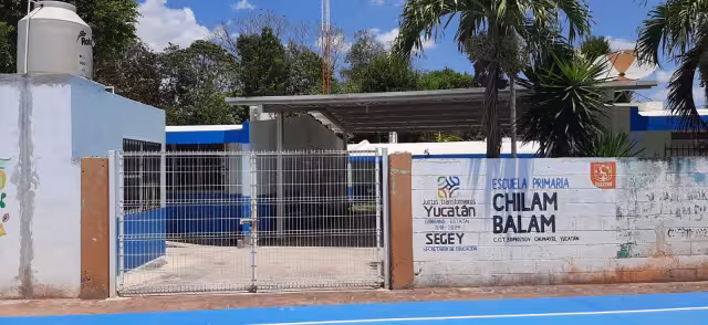 Las escuelas solo son abiertas para recibir mantenimiento