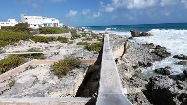 El Ayuntamiento de Isla Mujeres no ha presentado planes sobre el rescate de los acantilados, que cada año, se van perdiendo