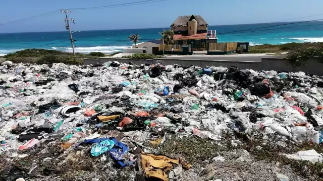 El Ayuntamiento no ha retirado la basura