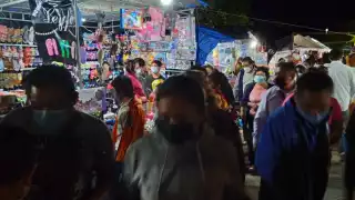 La gente acudió al lugar esta noche