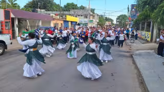 Realizan marcha para conmemorar el mes de la Biblia más de mil participantes en Felipe Carrillo Puerto