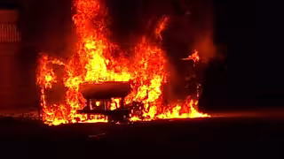 Incendio consume camioneta en la colonia Plan de Ayala de Felipe Carrillo Puerto