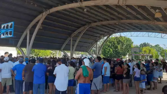 Cerca de 500 pobladores acudieron a la junta, debido a que están cansados de los hechos que se viven en la comunidad Cerca de 500 pobladores acudieron a la junta, debido a que están cansados de los hechos que se viven en la comunidad