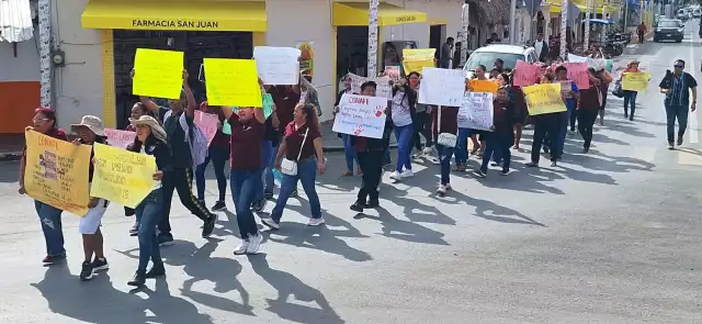 Educadores comunitarios denunciaron que sus ingresos no superan los 2 mil 500 pesos mensuales.