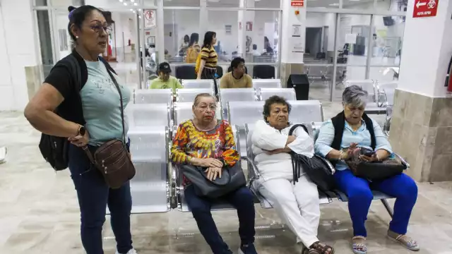 Personal del ISSSTE les dijo que se retiraran o esperaran hasta cinco horas para ser atendidos