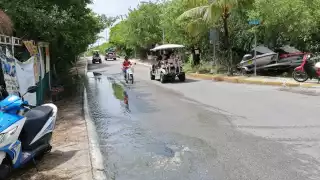 A 400 metros al Norte de este punto han ocurrido al menos otras tres fugas de aguas negras en los últimos tres años, las cuales fluyen hacia los manglares