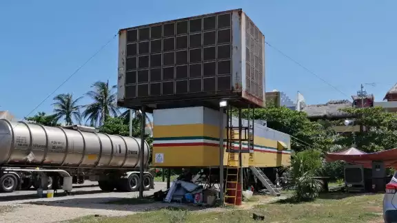 Debido a los apagones en Isla Mujeres, algunas empresas compraron plantas generadoras de energía para emergencias Debido a los apagones en Isla Mujeres, algunas empresas compraron plantas generadoras de energía para emergencias