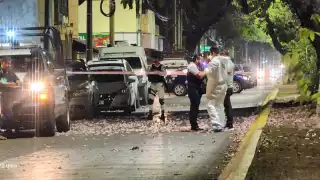 Los paramédicos arribaron al lugar prestándole los primeros auxilios y trasladándolo grave al hospital general