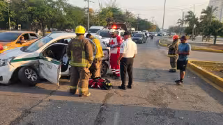 Encontronazo entre taxi y auto deja 4 lesionados   en la avenida Bonampak de Cancún