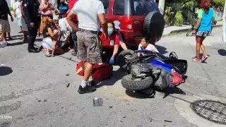 Conductor imprudente atropella a una madre y a sus hijos en Cozumel