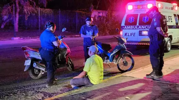 El hombre terminó en el suelo, con golpes en la pierna y la rodilla El hombre terminó en el suelo, con golpes en la pierna y la rodilla