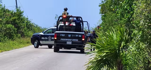 El cuerpo del hombre fue hallado por su presunta pareja dentro de su auto en Cozumel