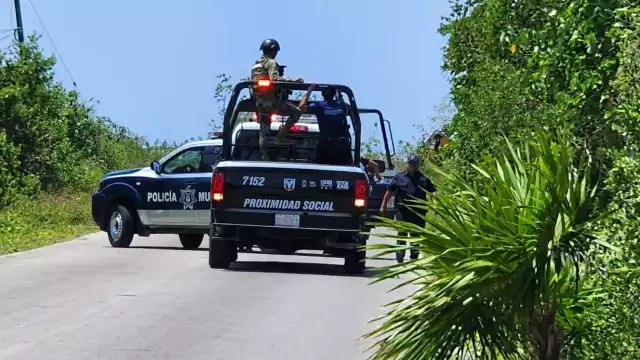 El cuerpo del hombre fue hallado por su presunta pareja dentro de su auto en Cozumel