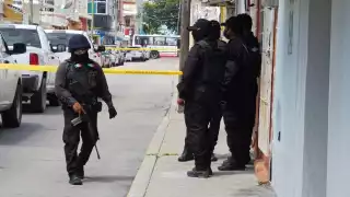 Los agentes con autorización del dueño y encargado del hotel ingresaron y revisaron uno por uno los cuartos