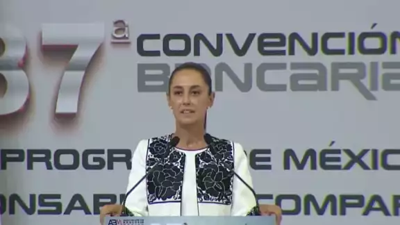 Frente a los banqueros, Claudia Sheinbaum enfatizó su compromiso con la autonomía del Banco de México y aseguró que mantendría la estabilidad financiera sin incrementar precios de los combustibles