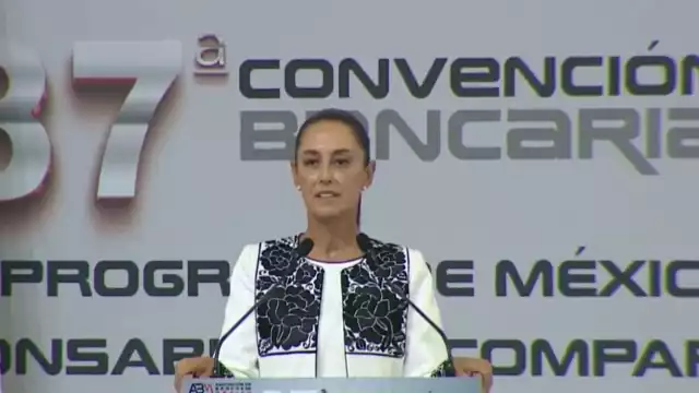 Frente a los banqueros, Claudia Sheinbaum enfatizó su compromiso con la autonomía del Banco de México y aseguró que mantendría la estabilidad financiera sin incrementar precios de los combustibles