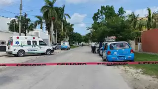 El trabajador de aproximadamente 45 años de edad, instalaba la cablería cuando al parecer, por accidente tocó cables de alta tensión