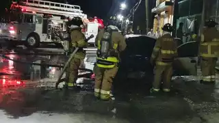 Bomberos llegaron para apagar el fuego