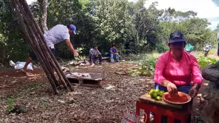 Debido al gasto de transporte que realizan para regar el terreno, el monto que cobran los beneficiarios apenas alcanza para seguir manteniendo sus cultivos