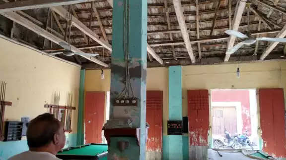 El 80% de las casas con techumbre de teja francesa, la madera ya venció. El 80% de las casas con techumbre de teja francesa, la madera ya venció.