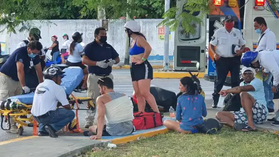 El hombre extranjero fue llevado a un hospital luego de caer de la motocicleta en la Avenida Juárez de Cozumel