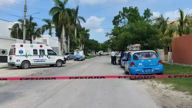 El trabajador de aproximadamente 45 años de edad, instalaba la cablería cuando al parecer, por accidente tocó cables de alta tensión