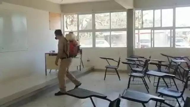 Los alumnos del Cetis 82 de Champotón aseguran que aún hay garrapatas en dos aulas a pesar de que realizaron fumigación