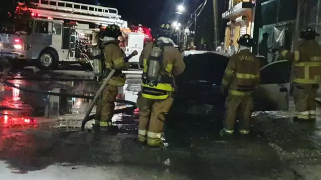 Bomberos llegaron para apagar el fuego