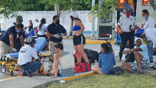 El hombre extranjero fue llevado a un hospital luego de caer de la motocicleta en la Avenida Juárez de Cozumel