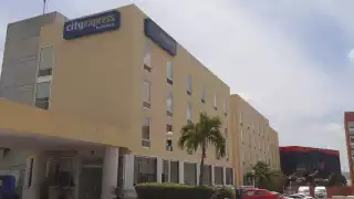 El turista usó una botella para cortarse las venas en el Hotel City Express Cancún