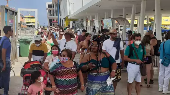 El barco de Ultramar de las diez horas desde Playa del Carmen llegó a su máxima capacidad