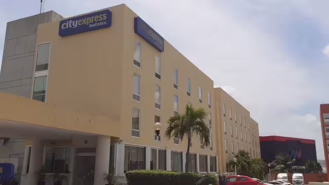 El turista usó una botella para cortarse las venas en el Hotel City Express Cancún