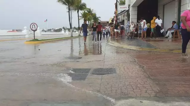 Las alcantarillas de la avenida Rafael E. Melgar de Cozumel evidenciaron que el sistema de drenaje de la isla no cumple con su función