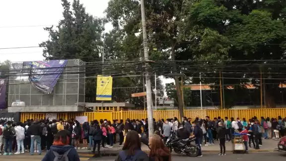 Encapuchados toman las instalaciones del CCH Azcapotzalco Encapuchados toman las instalaciones del CCH Azcapotzalco
