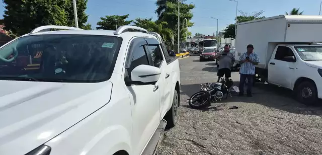 Choque en la avenida Puerto de Progreso moviliza a Policía Estatal y Tránsito