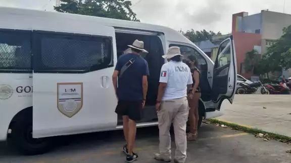 Los colombianos exhibieron los abusos de los que fueron víctimas por el personal del INM en Cozumel Los colombianos exhibieron los abusos de los que fueron víctimas por el personal del INM en Cozumel