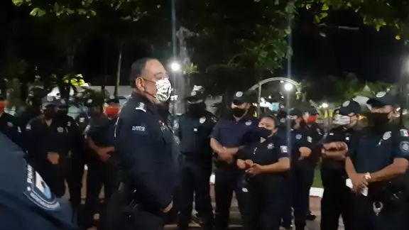 Elementos de la Policía Municipal consideran injusto que los regidores reciban 100 mil pesos Elementos de la Policía Municipal consideran injusto que los regidores reciban 100 mil pesos