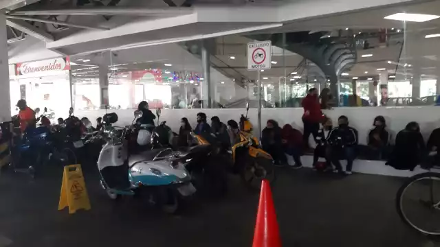 Los cozumeleños hacen largas filas para poder tramita su identificación oficial