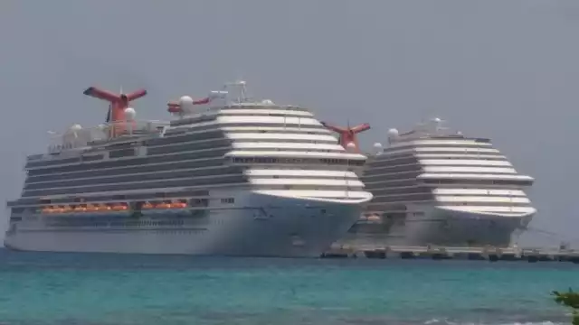 Los cruceros de la naviera Carnival atracan en el muelle de Puerta Maya de Cozumel, que se localiza en la parte que da hacia Playa del Carmen
