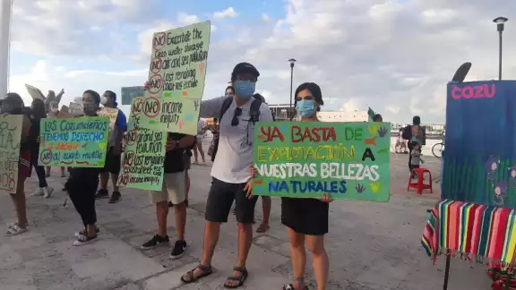 Manifestantes piden no construir el cuarto muelle en Cozumel Manifestantes piden no construir el cuarto muelle en Cozumel