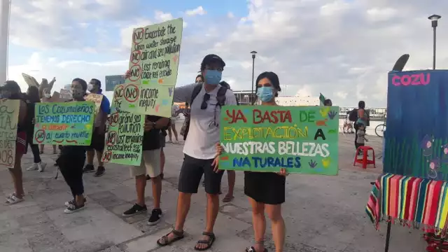 Manifestantes piden no construir el cuarto muelle en Cozumel