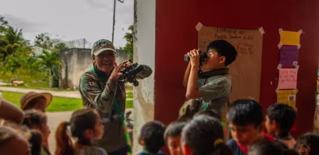 Niños de la comisaría de Kimbilá, Tixméhuac, participan en una enriquecedora jornada de pajareada