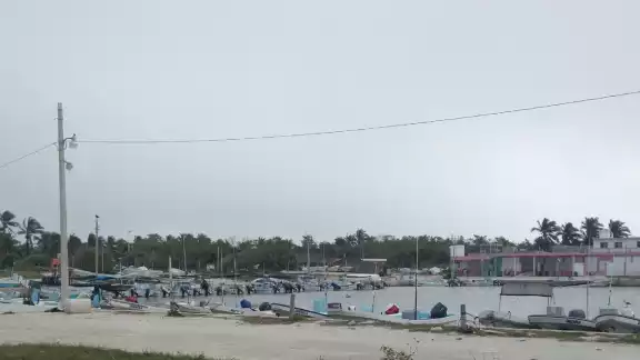 El puerto de El Cuyo, se encuentra semiparalizada por vedas y temporales El puerto de El Cuyo, se encuentra semiparalizada por vedas y temporales