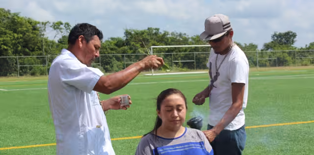 La medicina tradicional está en riesgo de desaparecer debido al avance de la ciencia y la falta de interés de las nuevas generaciones.