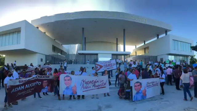 Simpatizantes de Morena en Yucatán muestran su apoyo a Adán Augusto López